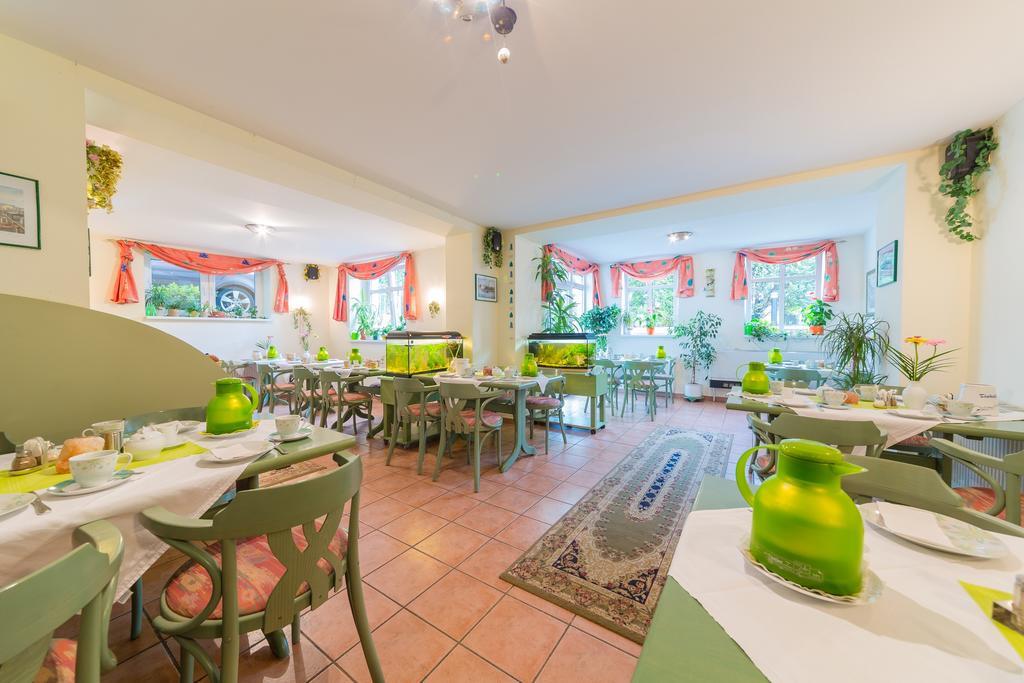 Haus Troja Hotel รอสต็อค ภายนอก รูปภาพ
